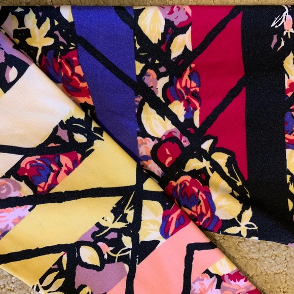 EUC LuLaRoe OS Leggings - Picture 8 of 8